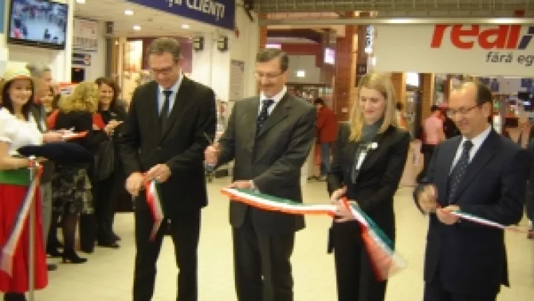 Ambasadorul Italiei la Bucuresti, Mario Cospito, a taiat panglica la real Cotroceni