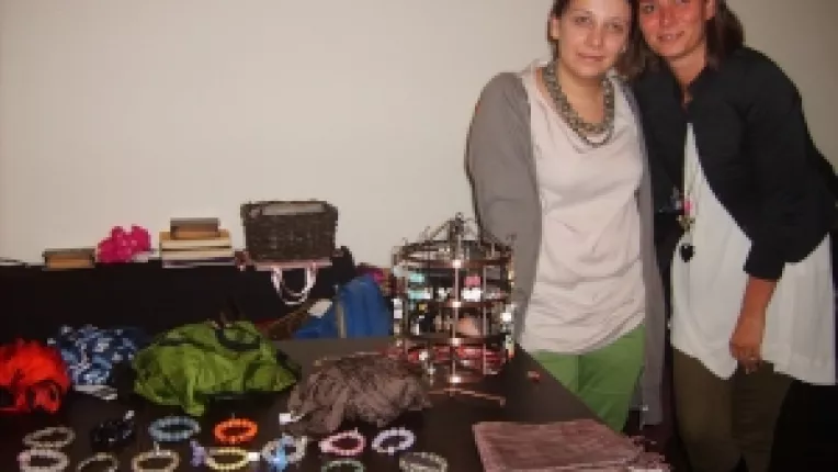 
Antoaneta Opris: "Cele mai cautate sunt bratarile din pietre naturale si cristale de Bohemia!"
