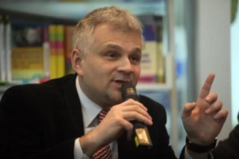 Atac repetat la imaginea politistului Christian Ciocan 