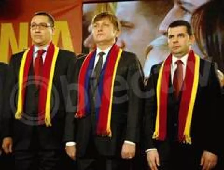 Crin Antonescu : Politicianul anului 2012 este premierul Victor Ponta