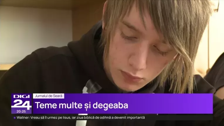 Elevii romani primesc teme multe, degeaba