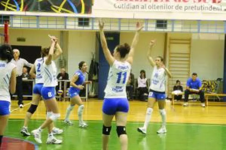Inceput in forta pentru voleibalistele craiovene