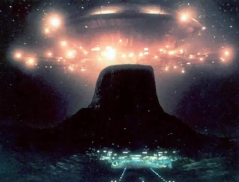 Intalniri spectaculoase cu OZN-uri