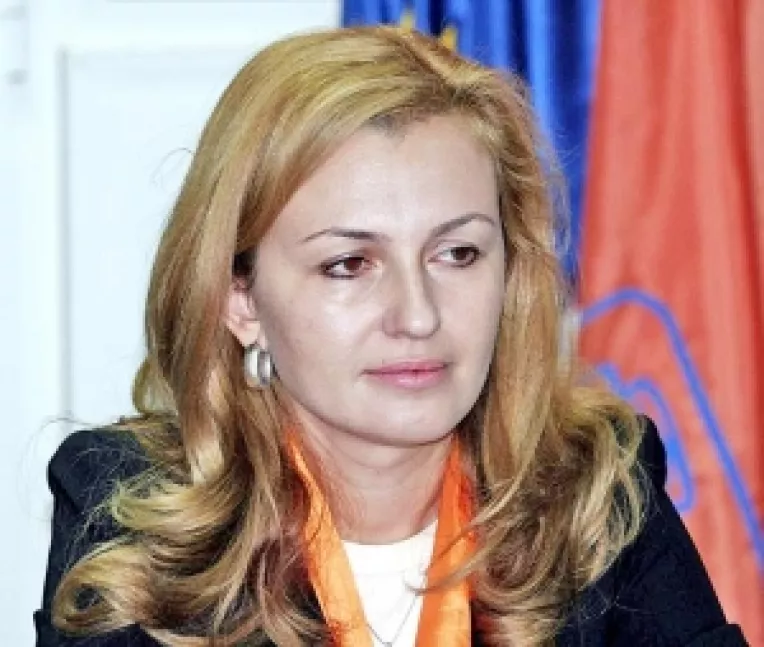 Maria Stavrositu identifica problemele din scolile constantene