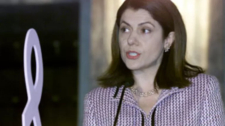 Mihaela Geoana nu vrea sa dea detalii despre atacurile energetice aduse sotului sau