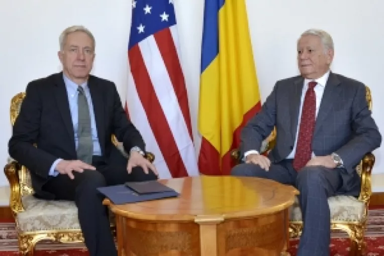 Ministrul afacerilor externe, Teodor Melescanu, il pune la punct pe Hans Klemm,  ambasadorul pus de Obama si Hillary si care incalca in mod repetat si grosolan standardele si practicile diplomatice