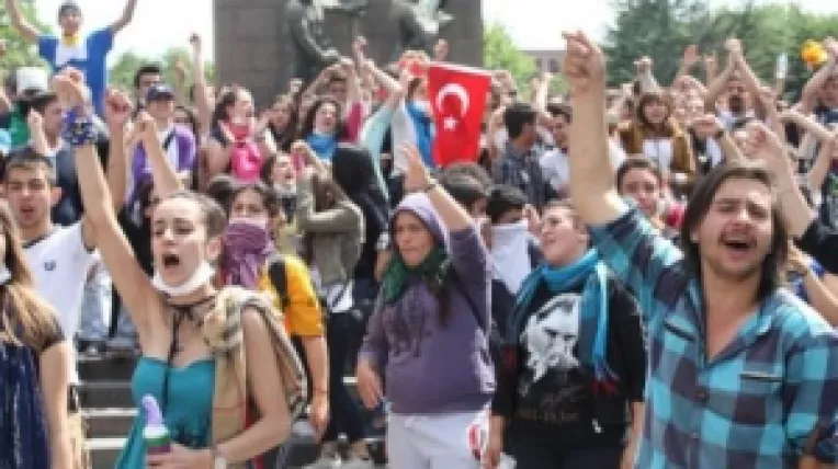 Motivele pentru care turcii protesteaza impotriva premierului Erdogan