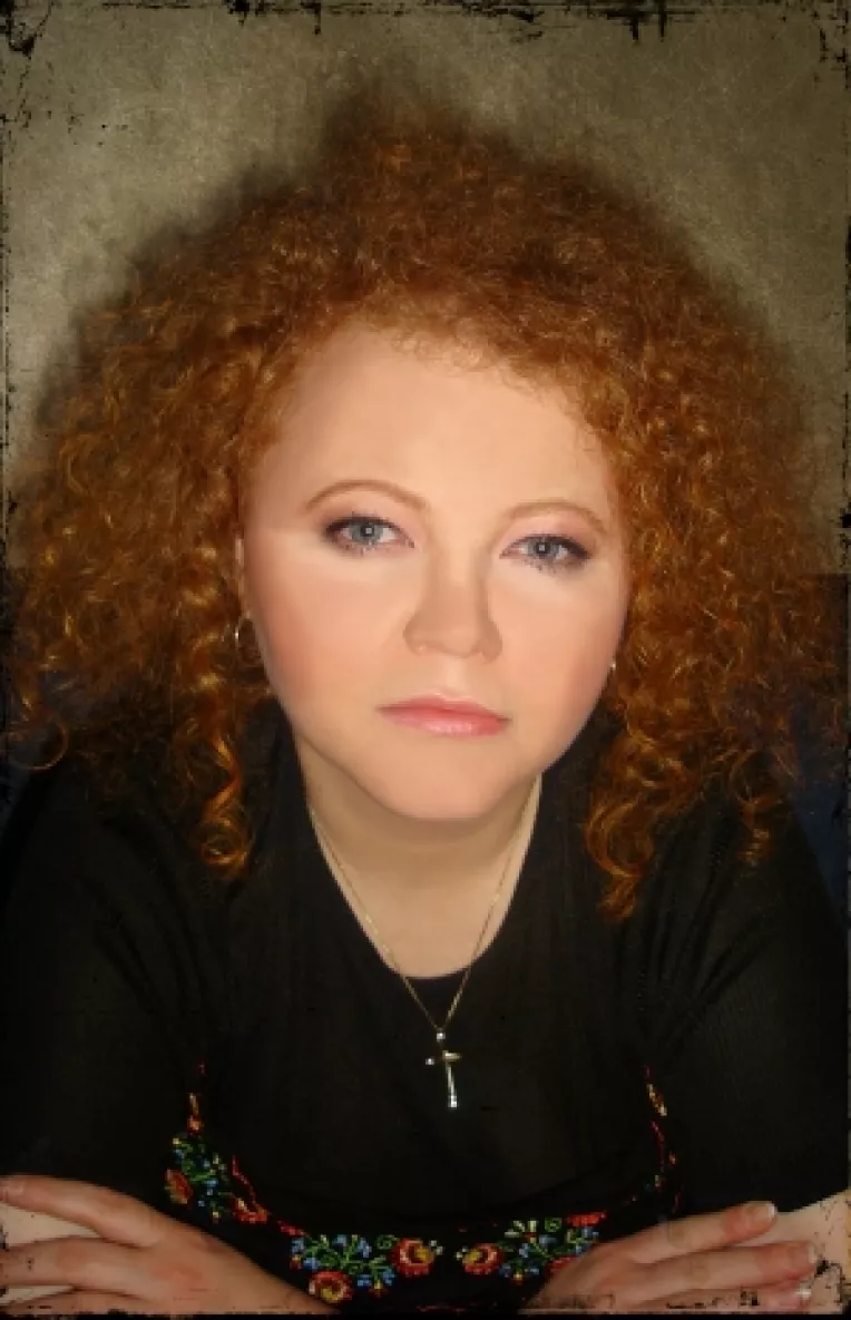 Narcisa Suciu lanseaza albumul de colinde Craciunul meu, alaturi de MediaPro Music