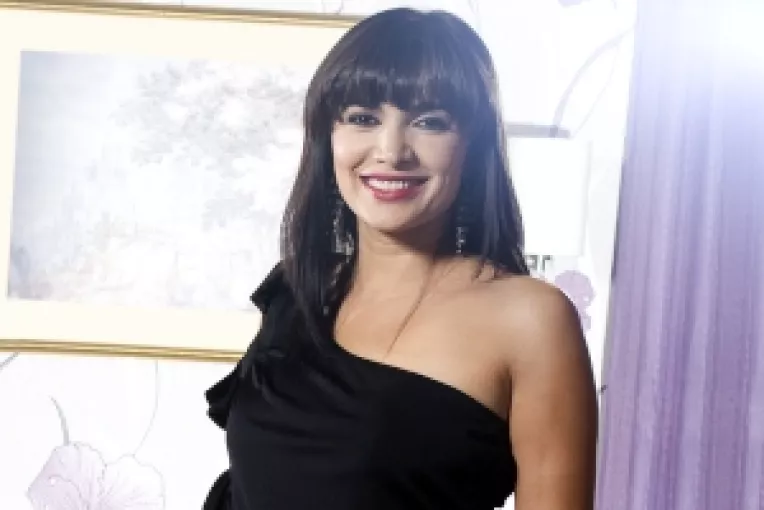 Nicole Dutu lanseaza cartea Cum l-am invins pe Dracula la Libraria Carusel Carturesti