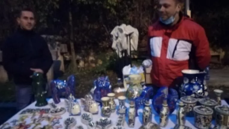 Pall Lajos si Kiss-Pall Levente, ceramica de Corund, Haghita, la targul de Sfintii Mihail si Gavriil