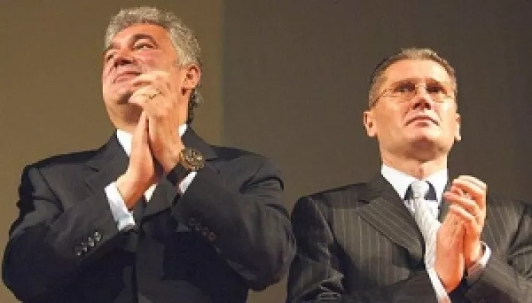 Pe ultima suta de metri: "Baietii destepti" aduna bani albi pentru zilele negre ce vor urma