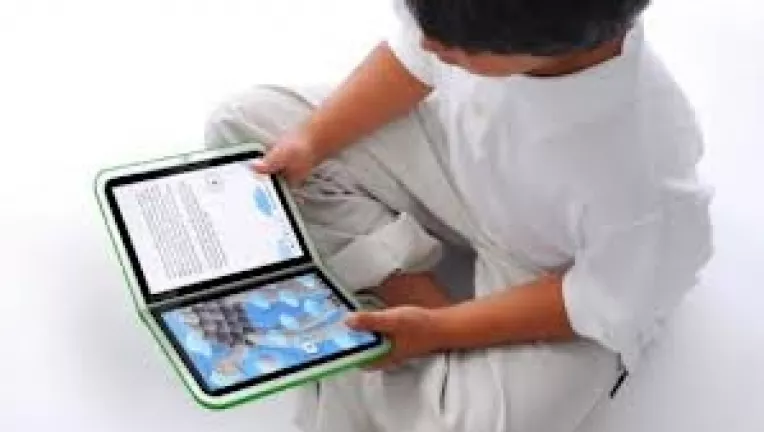 Primele manuale digitale pentru elevii claselor I – XII:  Abecedarul, istoria, fizica si geografia 