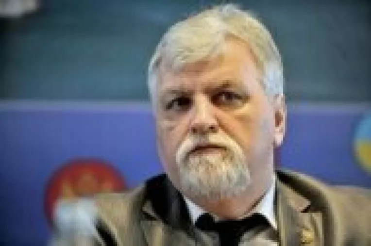 Prin trecerea senatorului Petru Filip la PSD: Opozitia USL isi consolideaza majoritatea in Senat 