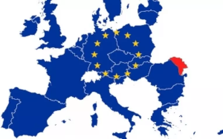 Senatul Romaniei afirma ca istoria dureroasa si sutele de mii de victime ale represiunii staliniste isi pot afla o reparatie morala prin sustinerea cu putere, inclusiv de catre S.U.A., a vocatiei europene a Republicii Moldova