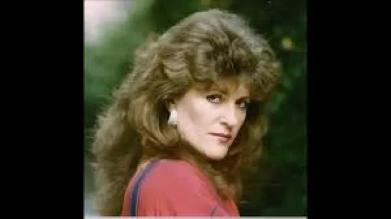 Stela Enache lanseaza astazi doua CD-uri, la Magazinul Muzica